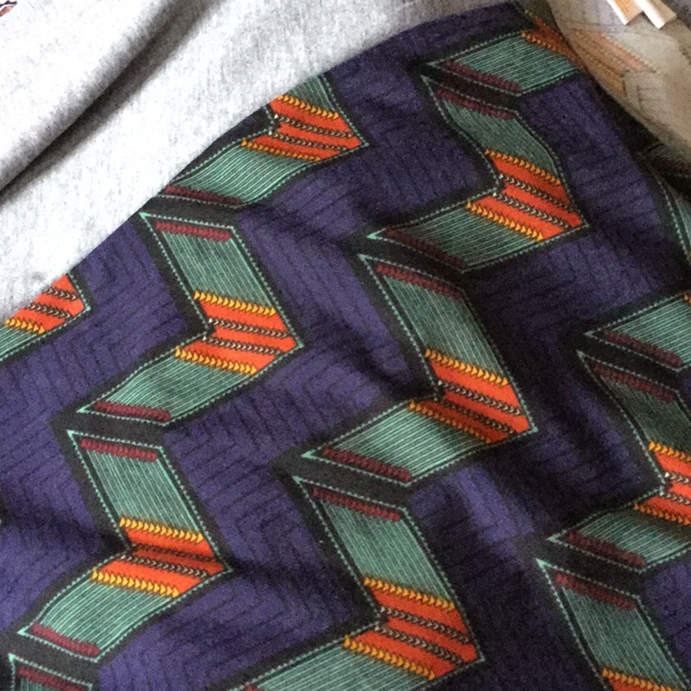 LulaRoe Randy with Arrows - Picture 7 of 8